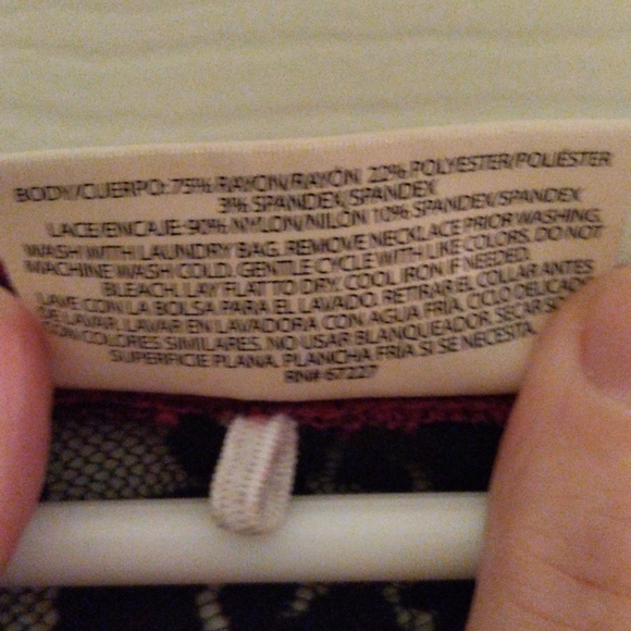 SOLD Bobbie Brooks large Maroon 3/4 sleeve blouse with lace at the top in back - Picture 3 of 7